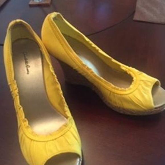 Peep toe wedged heels. Perfect for summer! - Picture 4 of 4